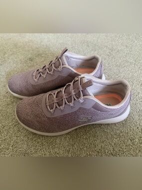 8.5 Skechers Mauve Vapour Foam Lite Revolve Sneaker
